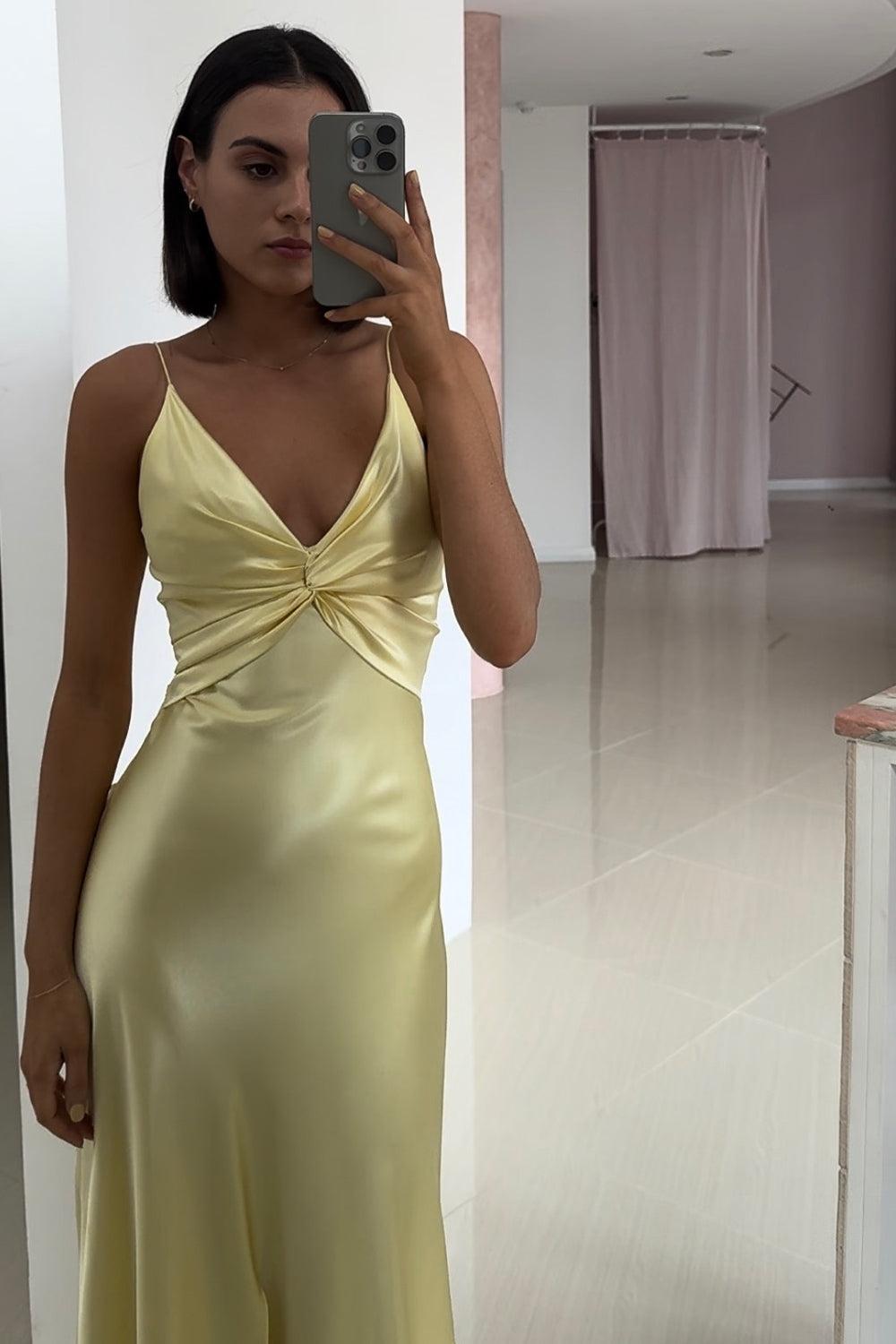 Dreamyannie Elegant Yellow V-Neck Back Satin Gown With Front Twist Formal Evening Gown