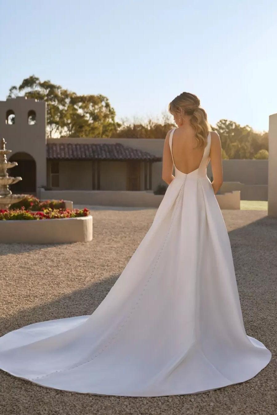 Dreamyannie Women Ivory Beach Wedding Dress A Line V Neck Satin Backless Bridal Dress with Slit Dreamyannie UK Dreamyannie Women Ivory Beach Wedding Dress A Line V Neck Satin Backless Bridal Dress with Slit Dreamyannie UK