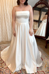 Ivory Beach Wedding Dress Strapless Satin Bridal Dress with Sweep Train