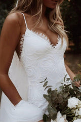 Ivory Lace Beach Wedding Dress Spaghetti Straps Mermaid Bridal Dress with Sweep Train