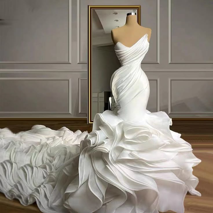 Ivory Ruffled Wedding Dresses Strapless Mermaid Bridal Gowns with Court Train