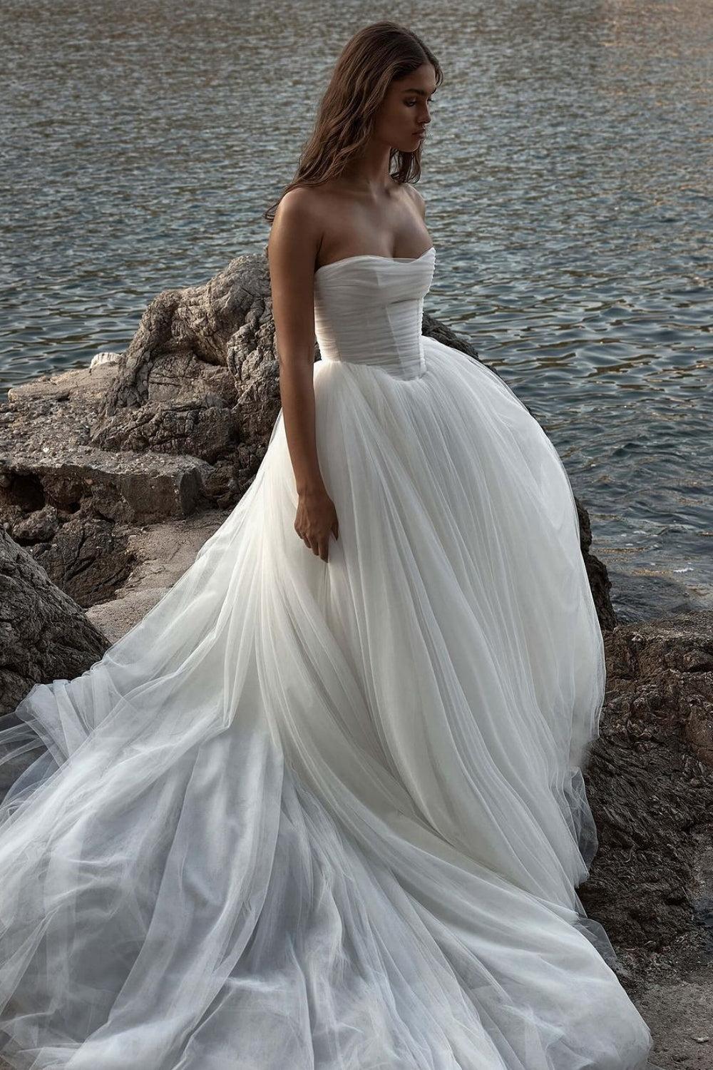 Ivory Strapless Beach Wedding Dress Ball Gown Corset Tulle Bridal Dress with Sweep Train