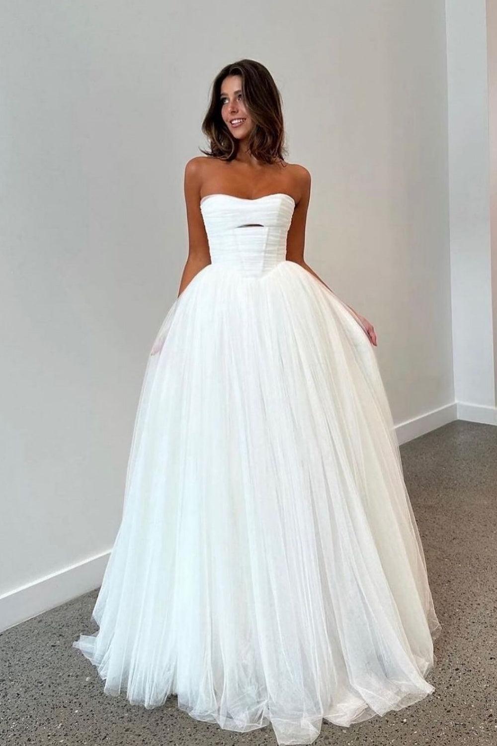 Ivory Strapless Beach Wedding Dress Ball Gown Corset Tulle Bridal Dress with Sweep Train