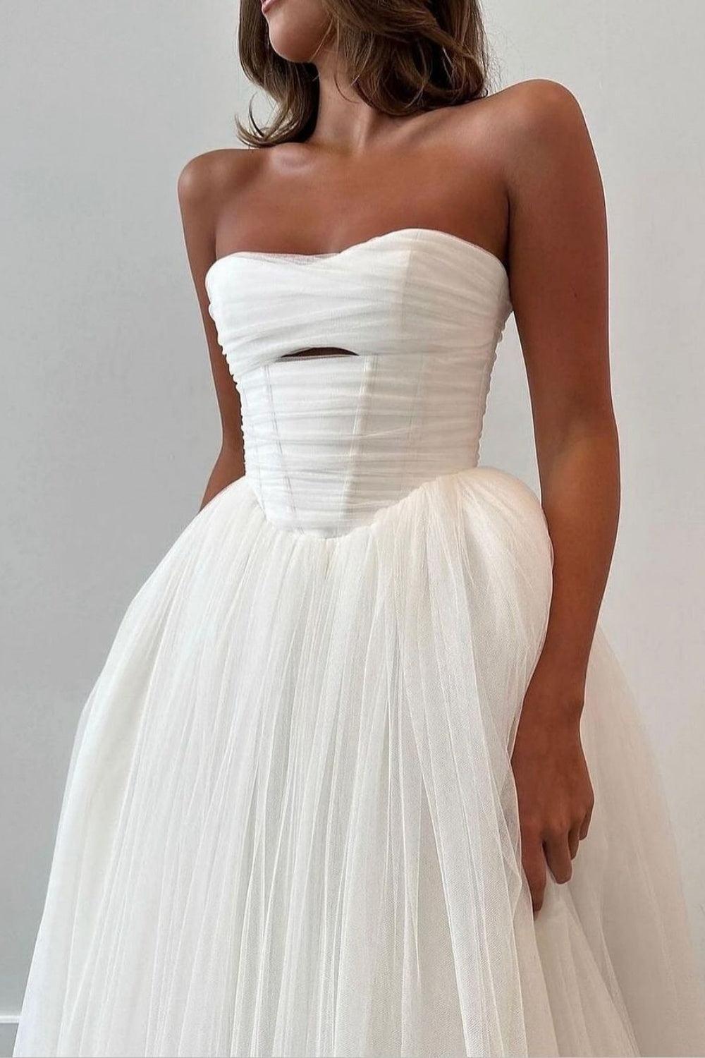 Ivory Strapless Beach Wedding Dress Ball Gown Corset Tulle Bridal Dress with Sweep Train