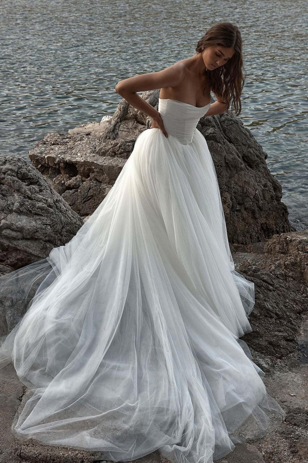 Ivory Strapless Beach Wedding Dress Ball Gown Corset Tulle Bridal Dress with Sweep Train