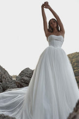 Ivory Strapless Beach Wedding Dress Ball Gown Corset Tulle Bridal Dress with Sweep Train