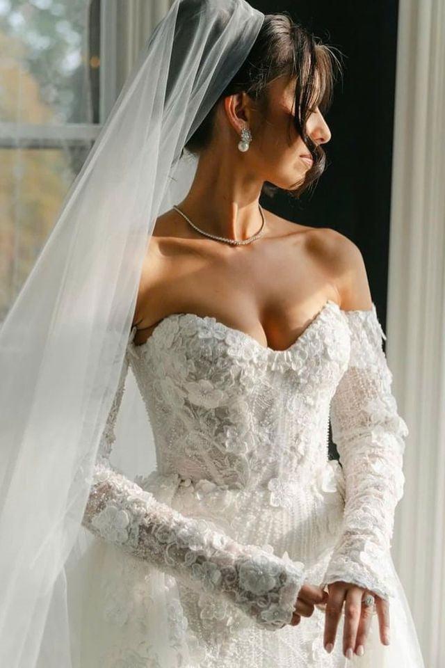 Ivory Strapless Wedding Dress Lace Appliques Long Sleeves Mermaid Bridal Dress with with Panel Train