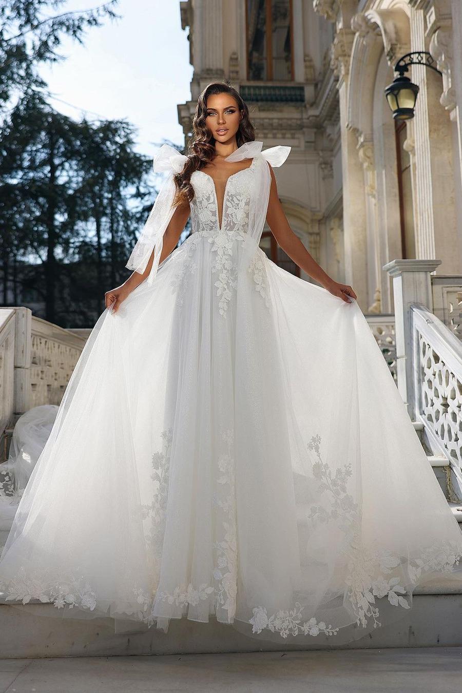 Ivory Wedding Dress A Line Appliques Bridal Dress With Lace Appliques