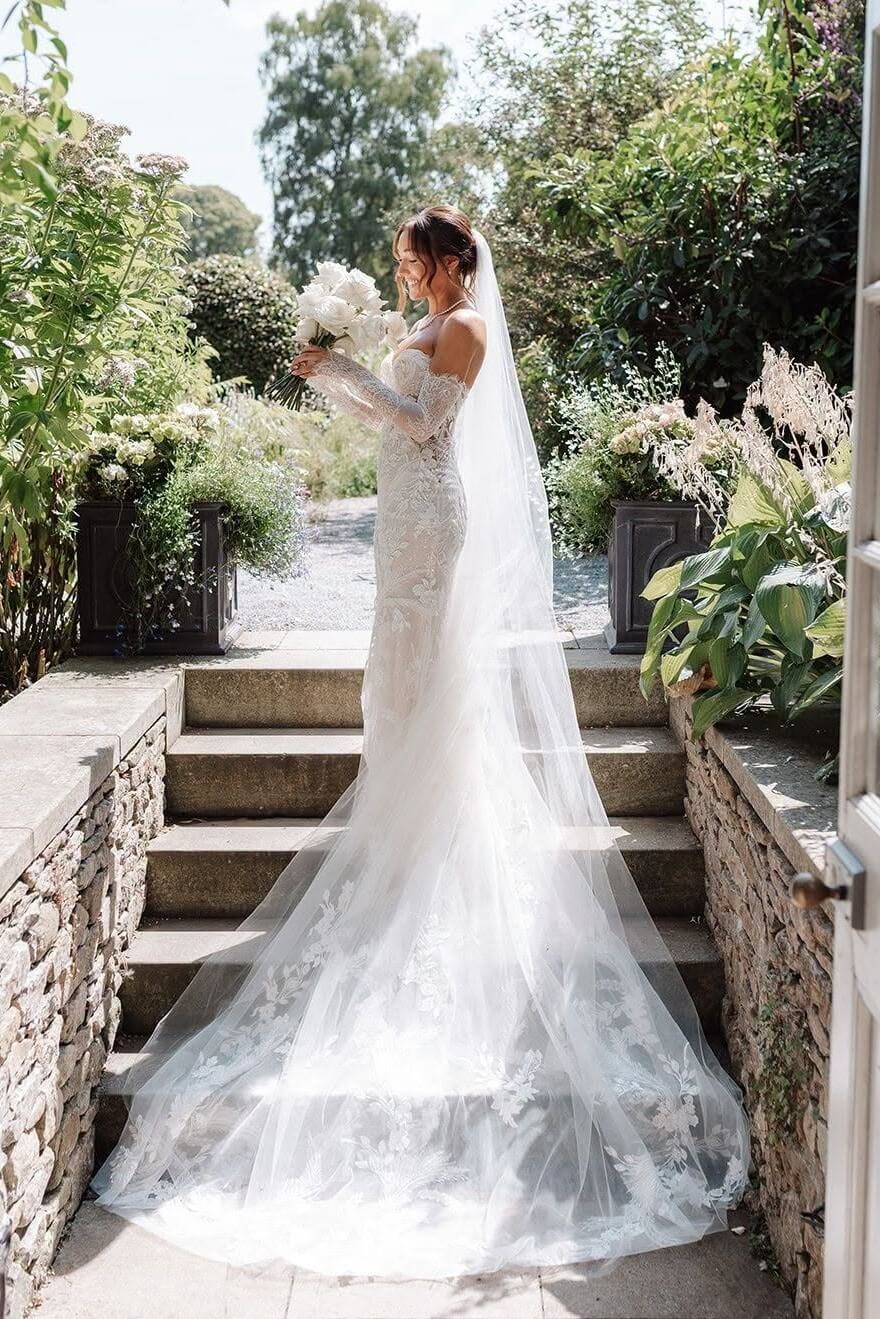 Lace Mermaid Wedding Dress with Detachable Long Sleeves Sweetheart Strapless Bridal Gown