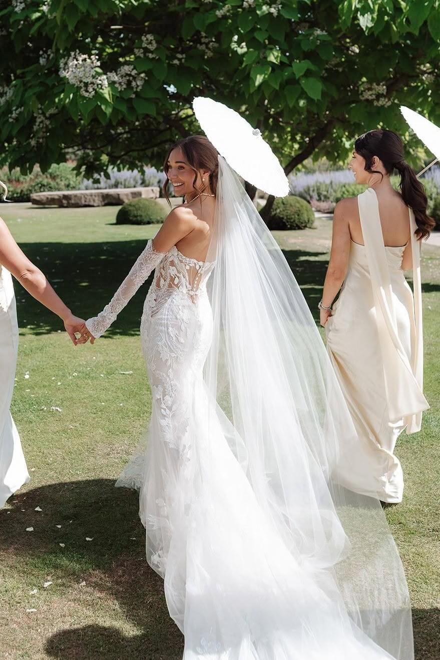 Lace Mermaid Wedding Dress with Detachable Long Sleeves Sweetheart Strapless Bridal Gown