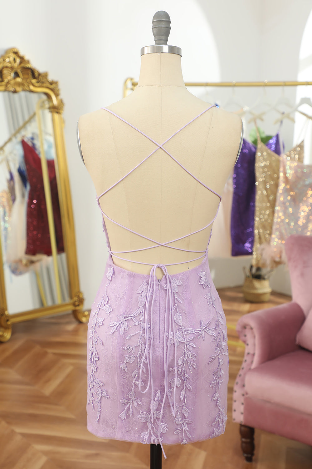 Lilac Sheath Spaghetti Straps Short Graduation Dress with Appliques
