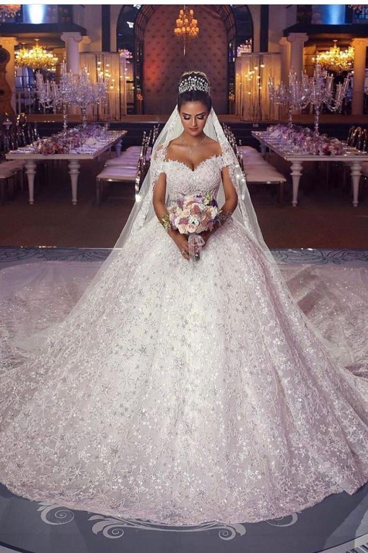 Long Sleeveless Princess Off the Shoulder Lace Wedding Dress