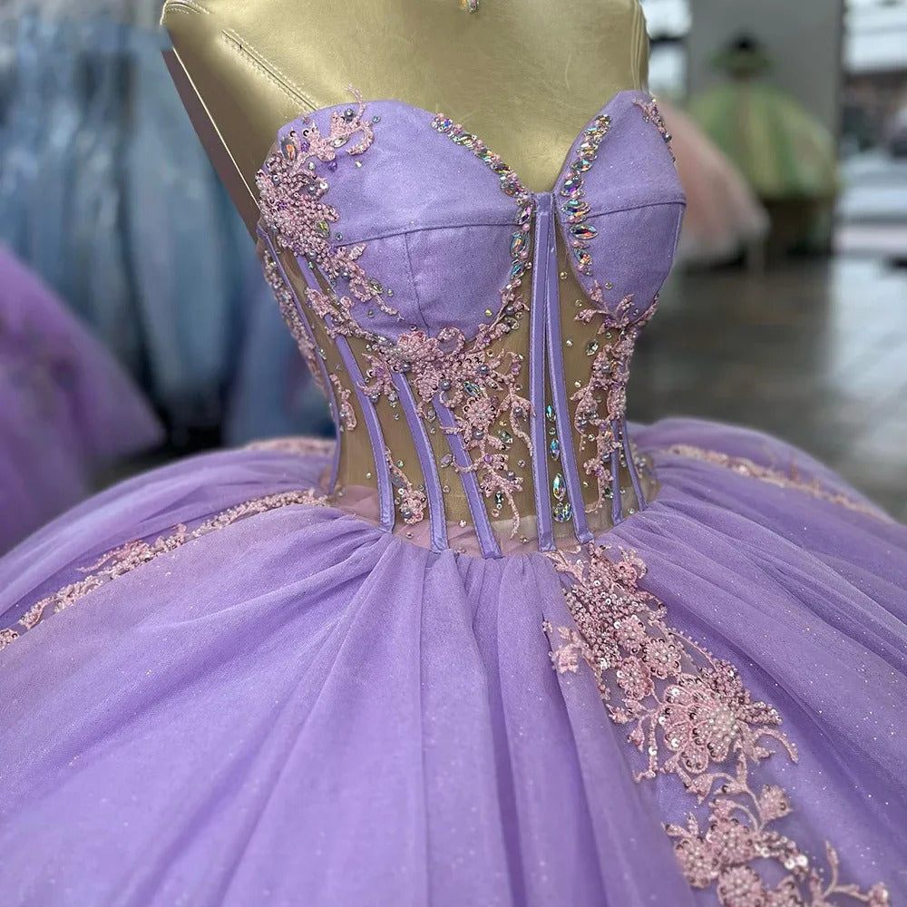 Luxuru Ball Gown Strapless Sleeveless Lace Appliques Sweep Train Lilac Tulle Quinceanera Dress For Sweet 16