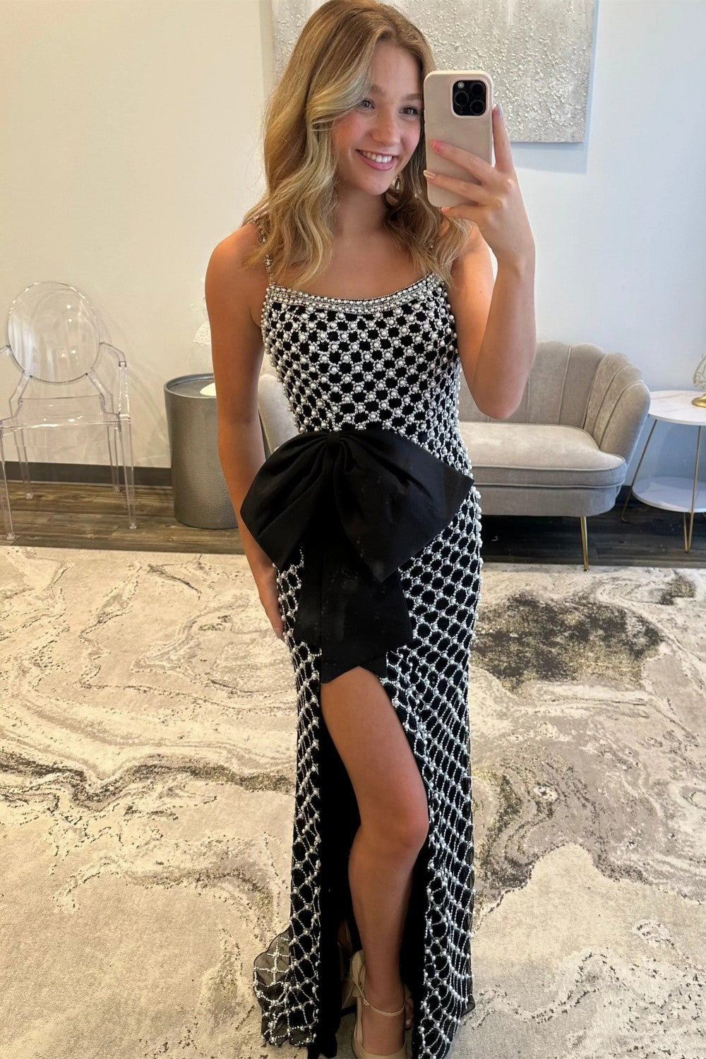 Luxury Black Pearls Spaghetti Straps Prom Dress With Statement Bow And High Slit Formal Evening Gown