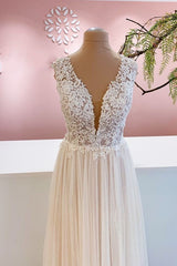 Ivory Tulle Lace Wedding Dress A-Line Bridal Dress with Sweep Train