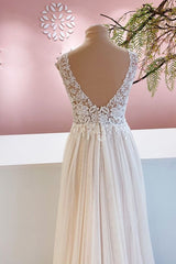 Ivory Tulle Lace Wedding Dress A-Line Bridal Dress with Sweep Train