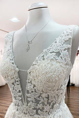 White Tulle Lace Wedding Dress A-Line V Neck Bridal Dress with Sweep Train