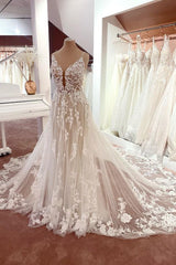 Ivory Tulle Lace Wedding Dress A-Line Spaghetti Straps Bridal Dress with Sweep Train