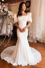 Mermaid Beach Wedding Dress Square Neck Satin Backless Bridal Gown With Short Sleeves