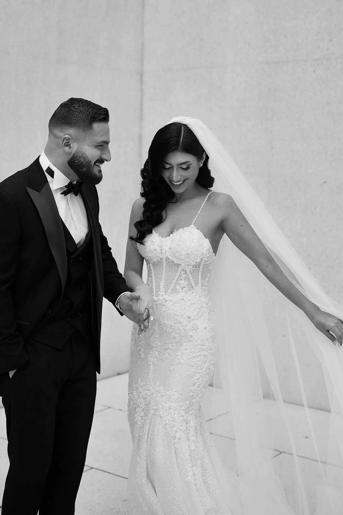 Mermaid Lace Spaghetti Straps Sleeveless White Wedding Dress Bridal Gown With Appliques