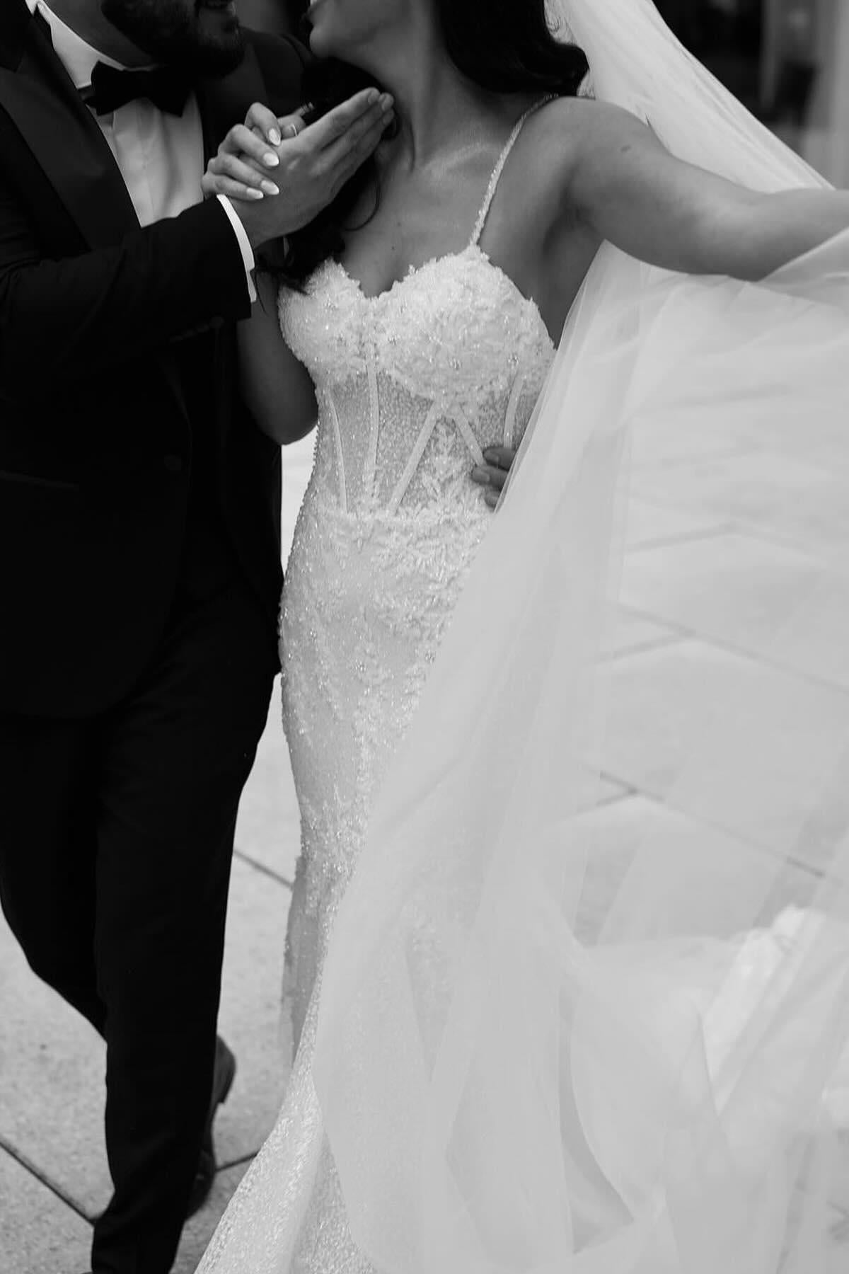Mermaid Lace Spaghetti Straps Sleeveless White Wedding Dress Bridal Gown With Appliques