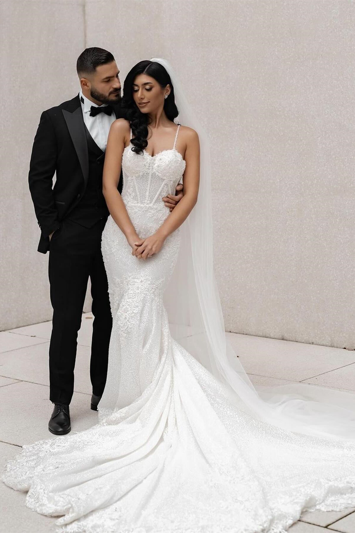 Mermaid Lace Spaghetti Straps Sleeveless White Wedding Dress Bridal Gown With Appliques