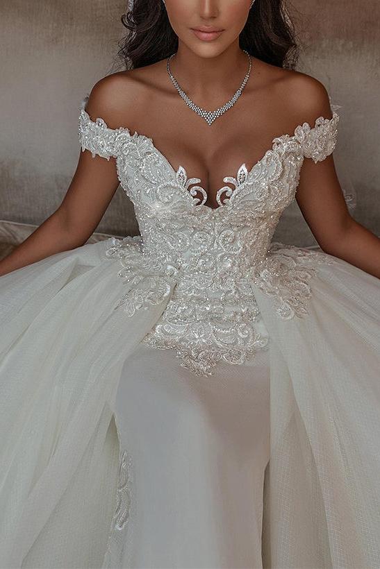 Off-The-Shoulder Sleeveless Wedding Dresses With Appliques Lace