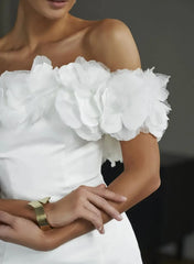 Off the Shoulder Sleeveless Short Mini Organza Satin Wedding Dress with Flower