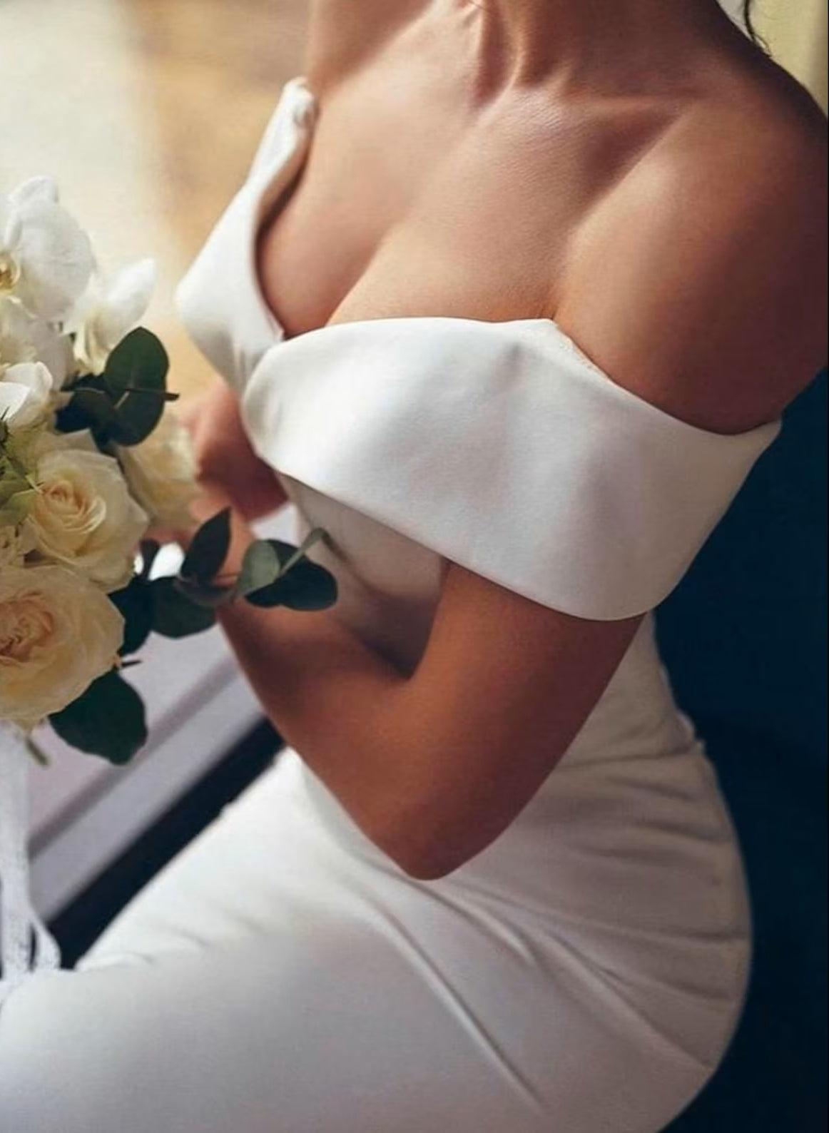 Off-the-Shoulder Sleeveless Trumpet/Mermaid Satin Beach Wedding Dresses with Sweep Train