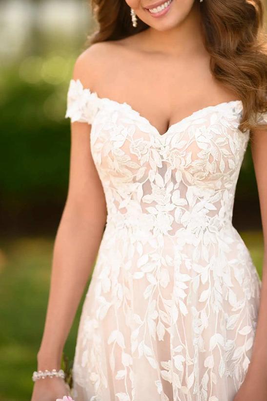 Off-the-Shoulder Sleeveless Tulle Sweep Train Wedding Dress With Appliques Lace
