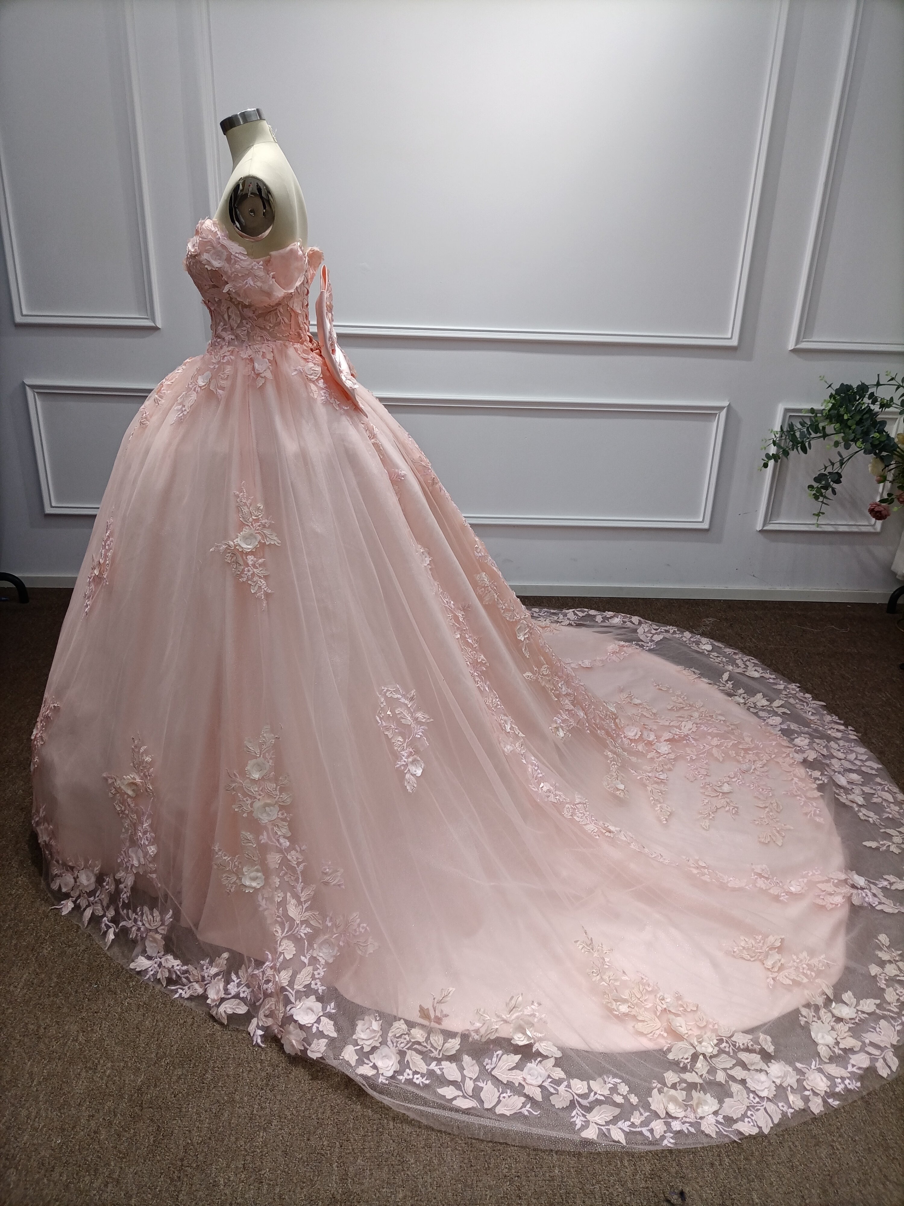 Pink Quinceanera Dress Lace Appliques Ball Gown Off the Shoulder Sweet 16 Dress