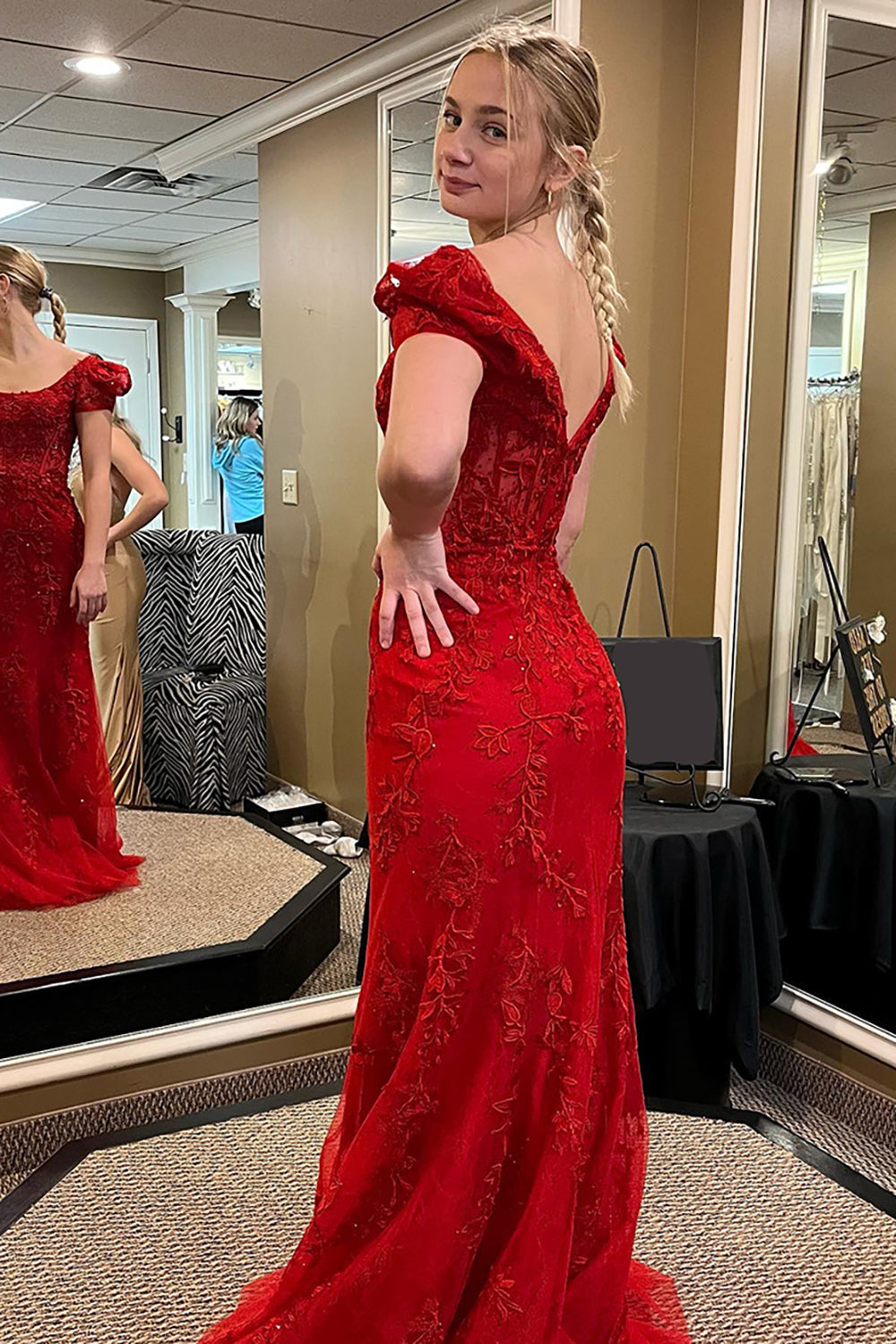 Red Prom Dress Appliqued Round Neck Mermaid Formal Dress With Puff Sleeves