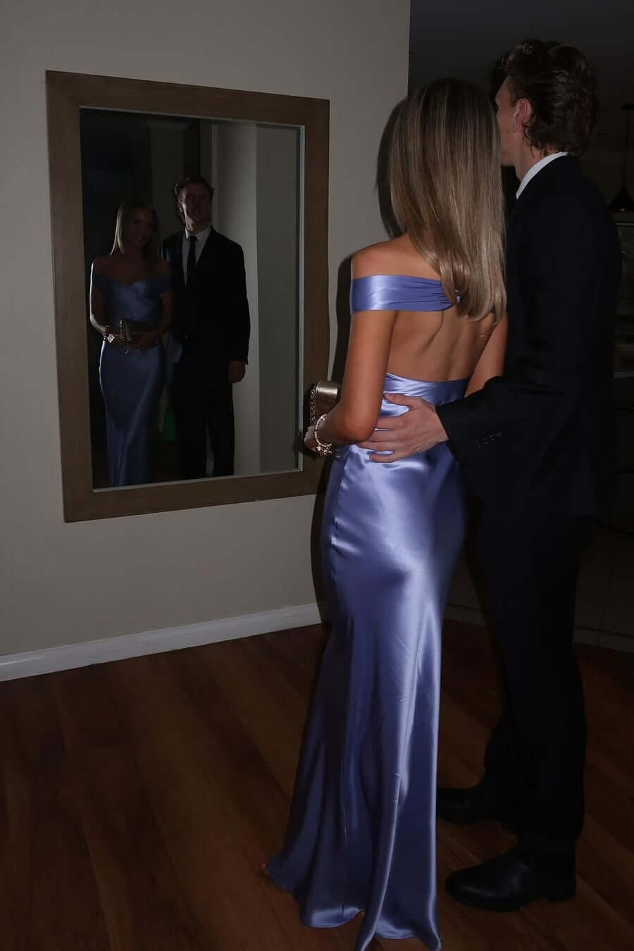 Green Sheath/Column Prom Dress Off the Shoulder Satin Evening Dress