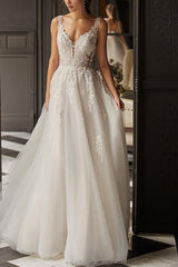 Sleeveless Sweep Train Tulle Beach Wedding Dress With Appliques Lace