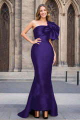 Sophisticated One-Shoulder Asymmetrical Satin Gown for Bridal Mothers Featuring a Bow