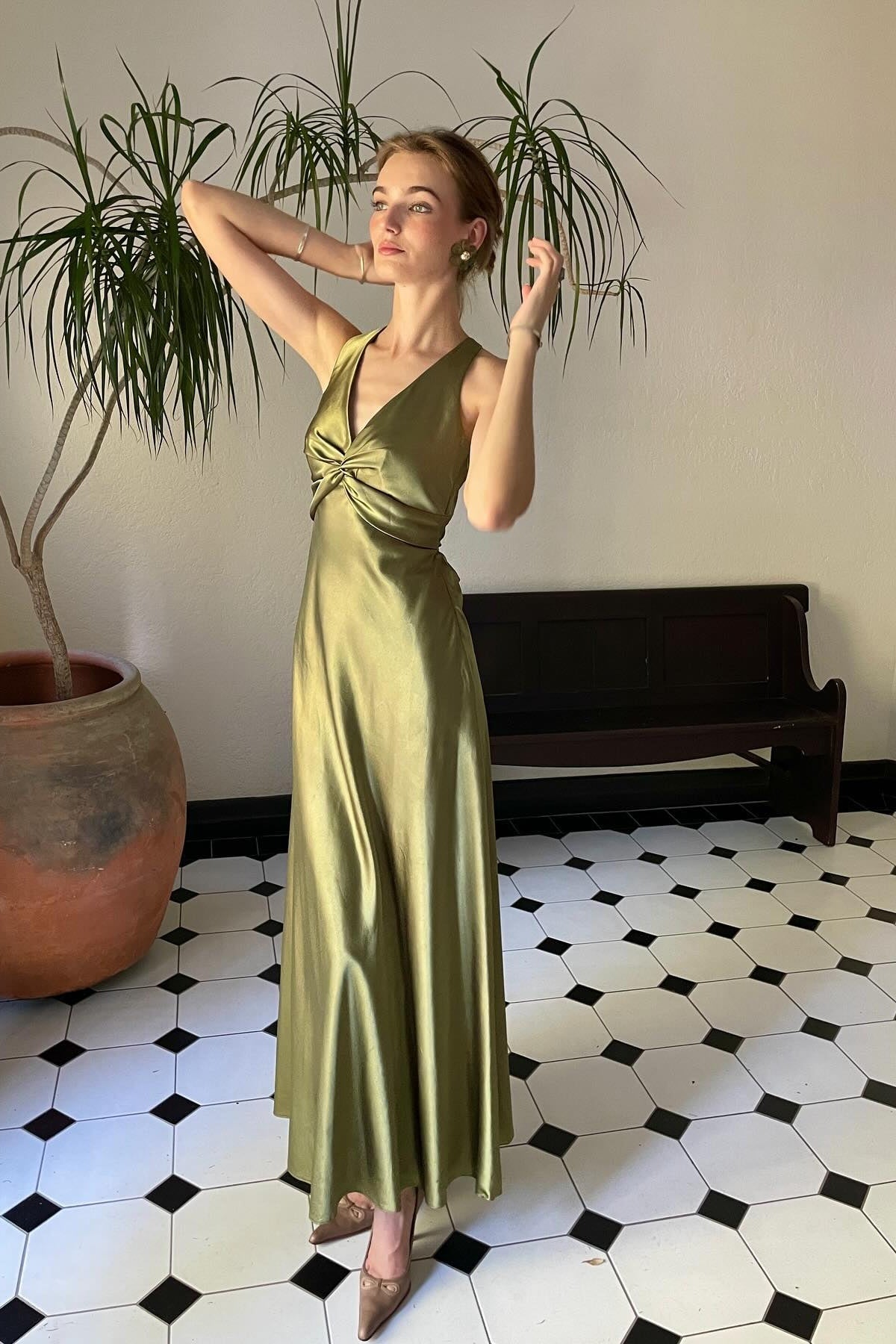 Stylish Sheath V Neck Green Long Party Dress With Open Back Bowknot Formal Evening Gown