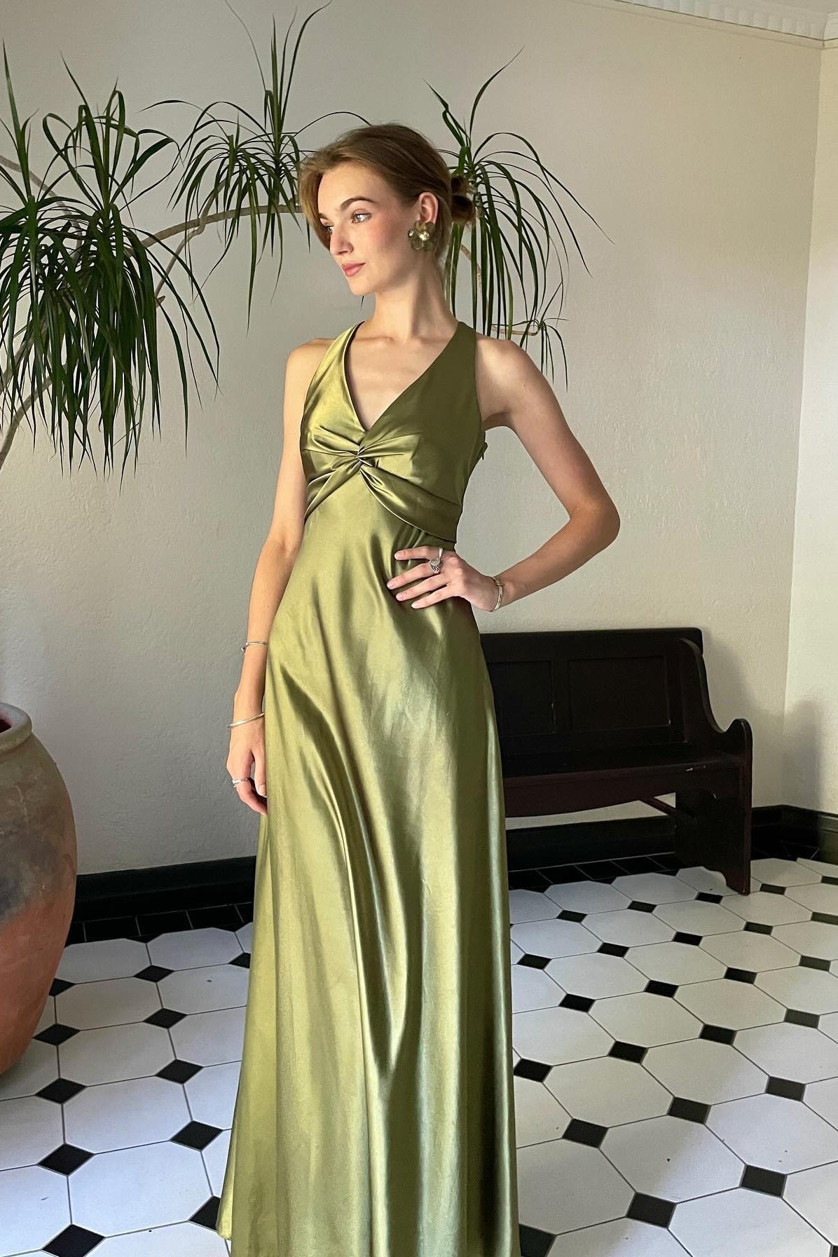 Stylish Sheath V Neck Green Long Party Dress With Open Back Bowknot Formal Evening Gown
