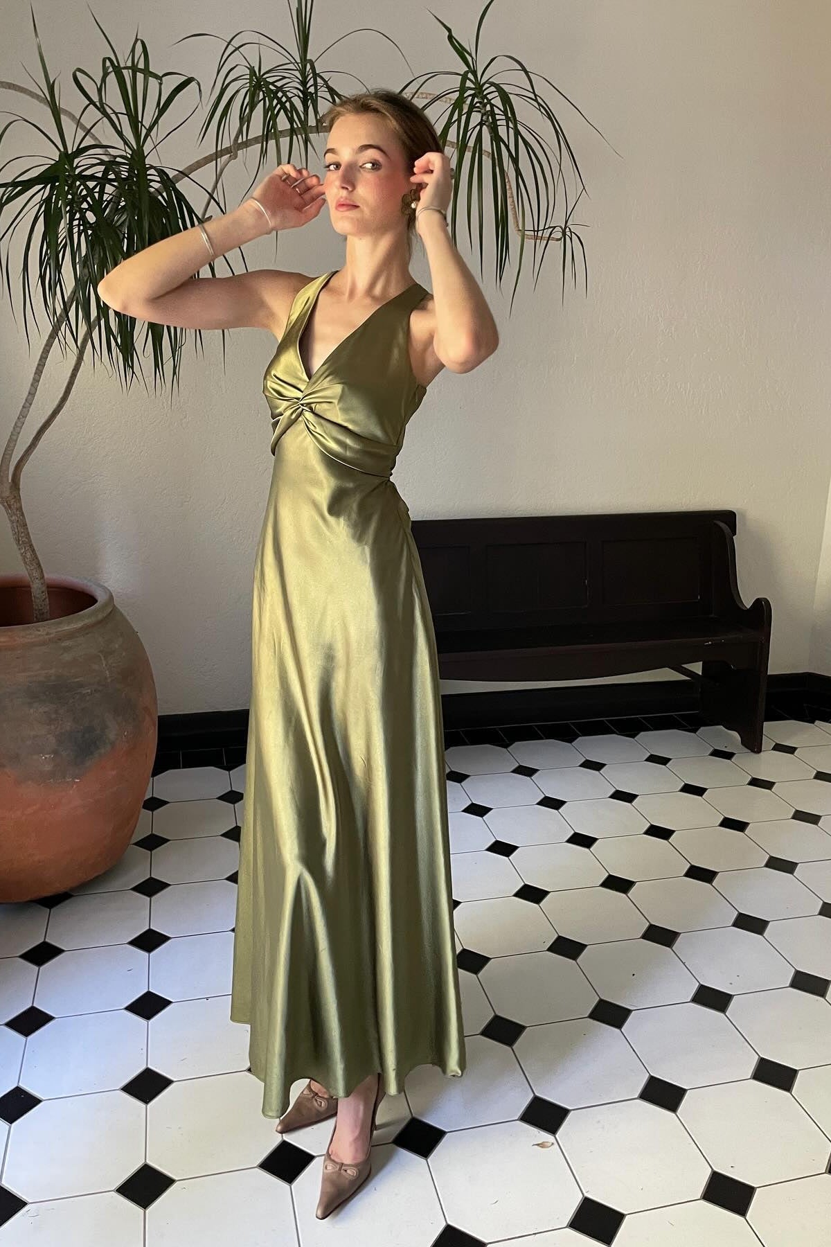 Stylish Sheath V Neck Green Long Party Dress With Open Back Bowknot Formal Evening Gown