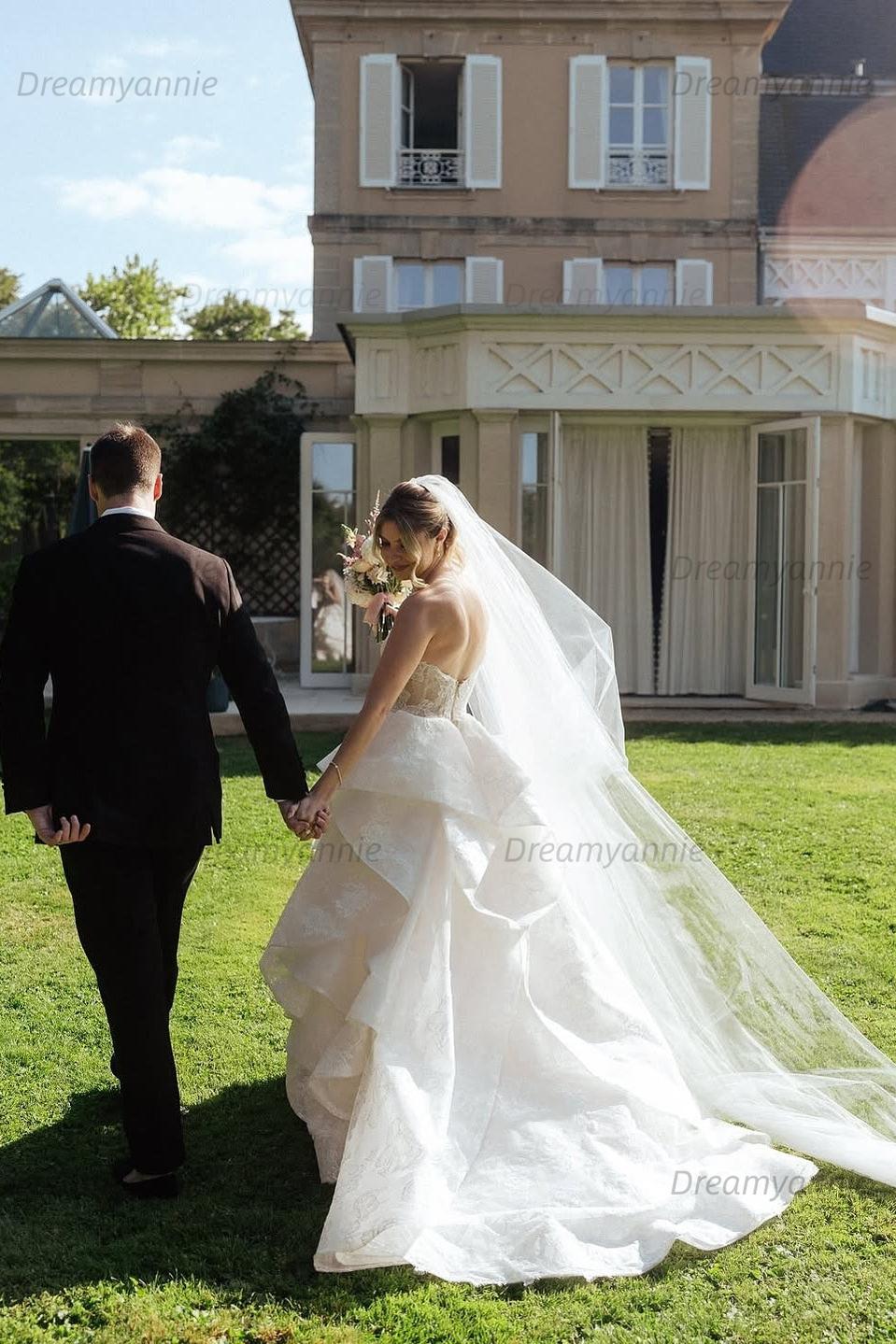 Sweetheart A Line Wedding Dress Lace Appliqued Sleeveless Bridal Gown