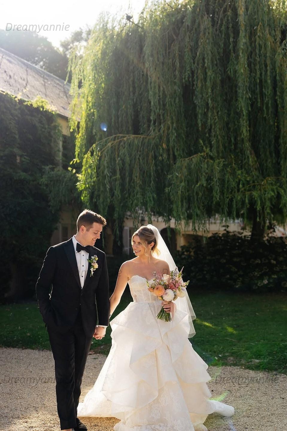 Sweetheart A Line Wedding Dress Lace Appliqued Sleeveless Bridal Gown