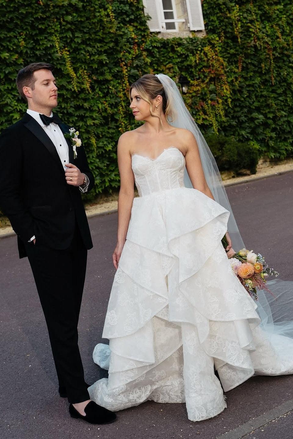 Sweetheart A Line Wedding Dress Lace Appliqued Sleeveless Bridal Gown