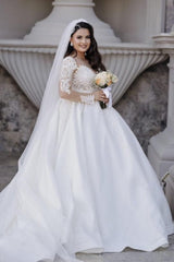 Sweetheart Lace Wedding Dress Ball Gown Satin Bridal Gown With Appliques