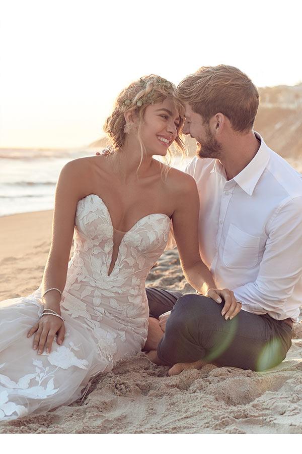 Sweetheart Sleeveless Sweep Train Lace Mermaid Beach Wedding Dresses