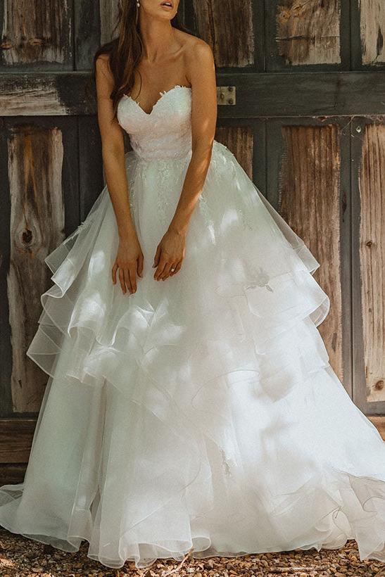 Sweetheart Sleeveless Tulle Wedding Dresses with Appliques Lace