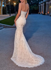 Trumpet Mermaid Strapless Sleeveless Court Train Lace Tulle Wedding Dress with Appliques