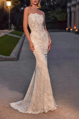 Trumpet Mermaid Strapless Sleeveless Court Train Lace Tulle Wedding Dress with Appliques