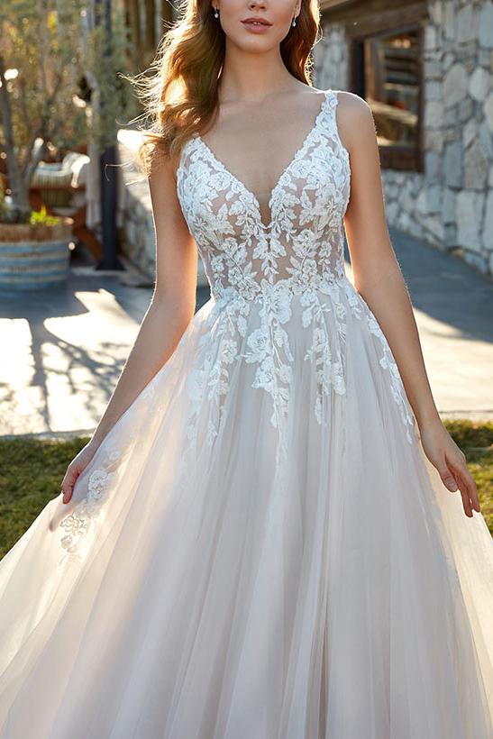 V-Neck Sweep Train Tulle Wedding Dress With Lace
