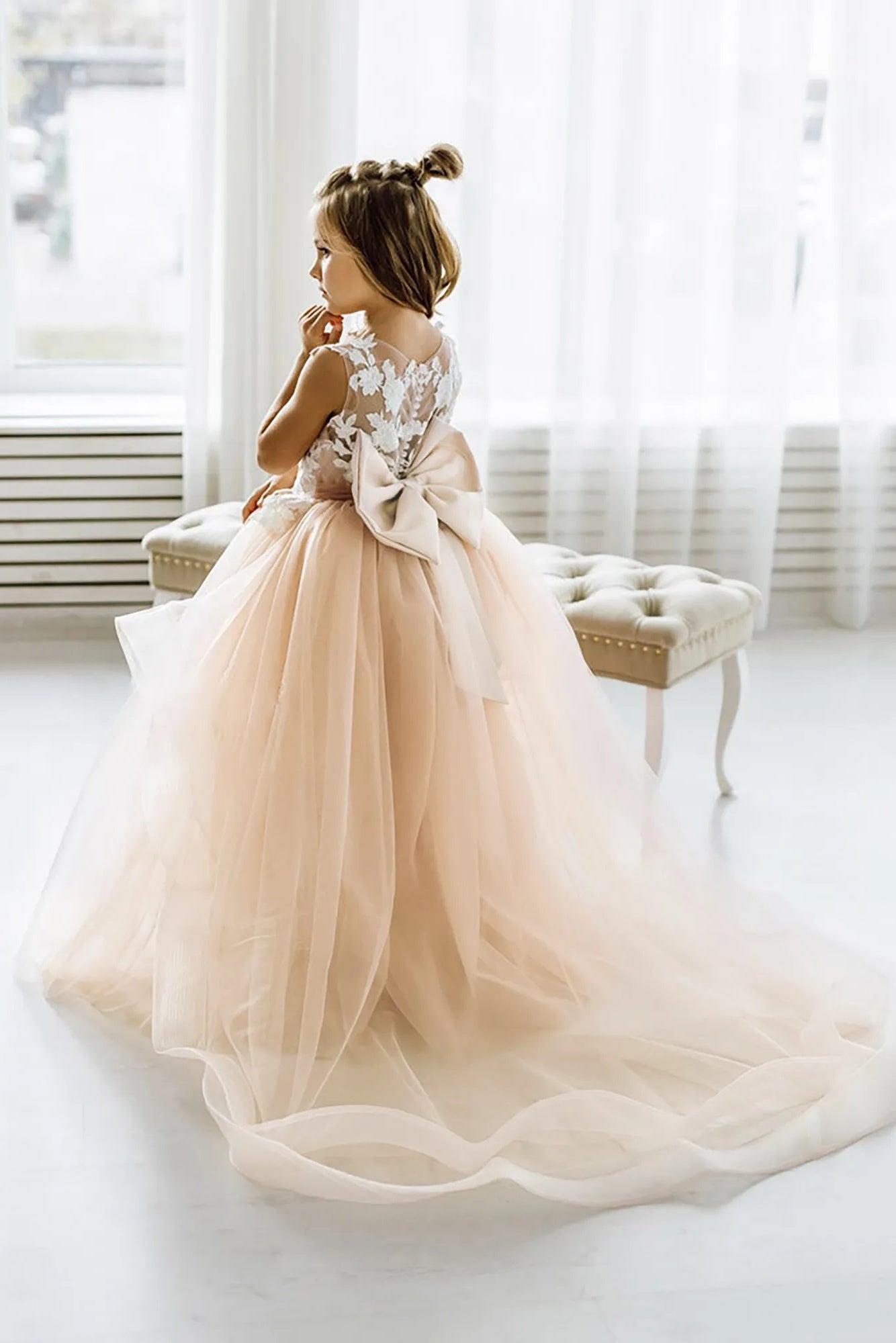 V Neck Tulle Flower Girl Dress with Lace Appliques
