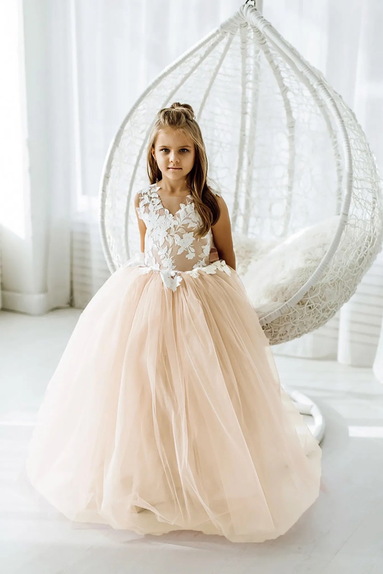 V Neck Tulle Flower Girl Dress with Lace Appliques