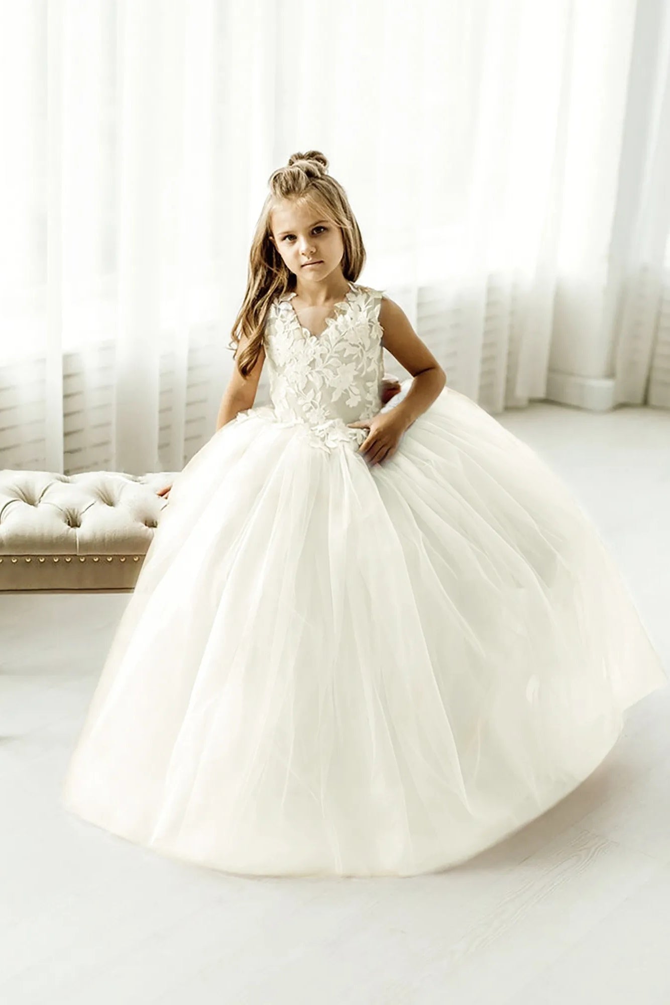 V Neck Tulle Flower Girl Dress with Lace Appliques